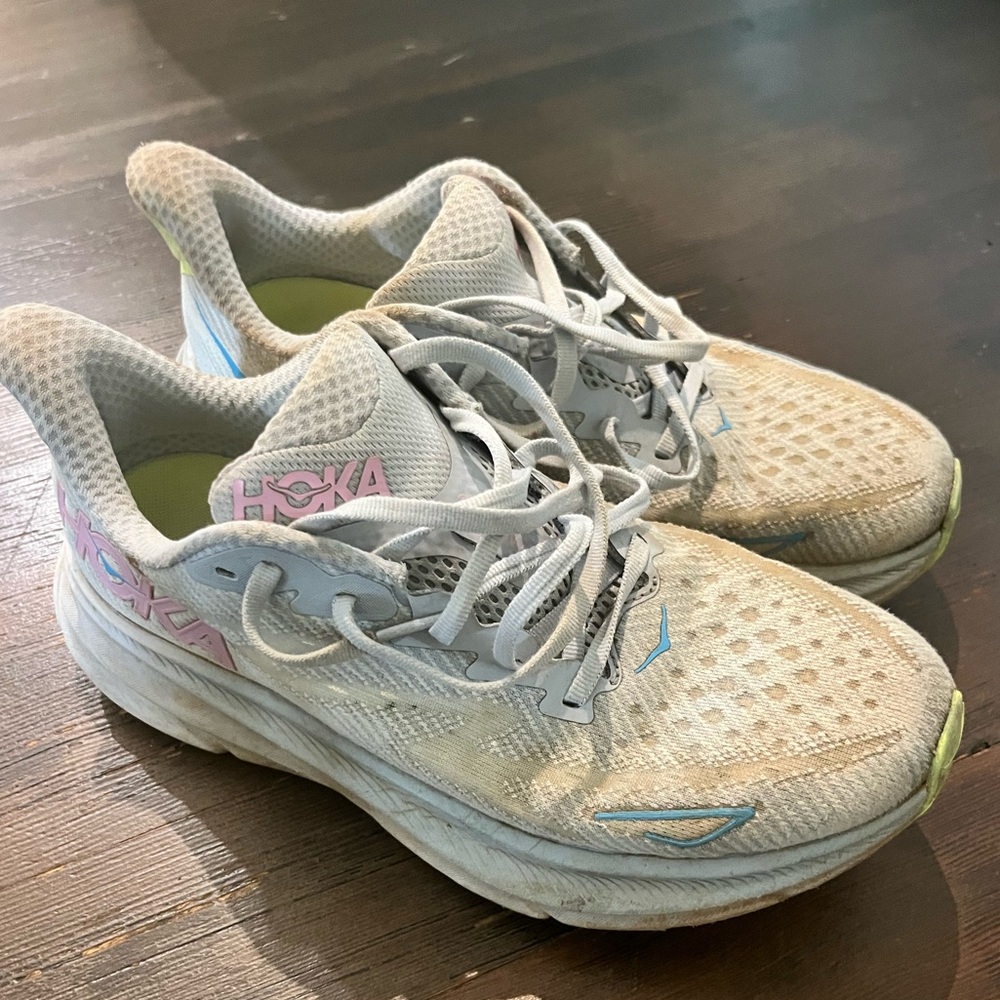 Hoka Clifton 9s in Cream and Gray with Blue Accents